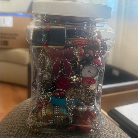 Mystery jewelry jar. Pre-owned jewelry. - Picture 4 of 7